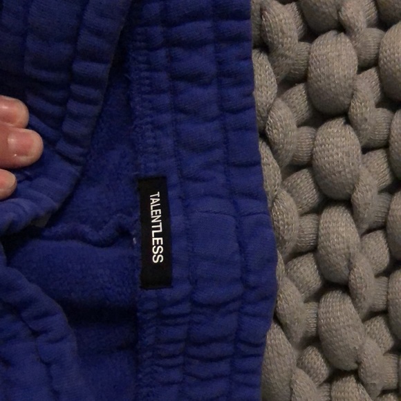 Beautiful blue, thick, comfortable, talentless sweats! - Picture 5 of 7